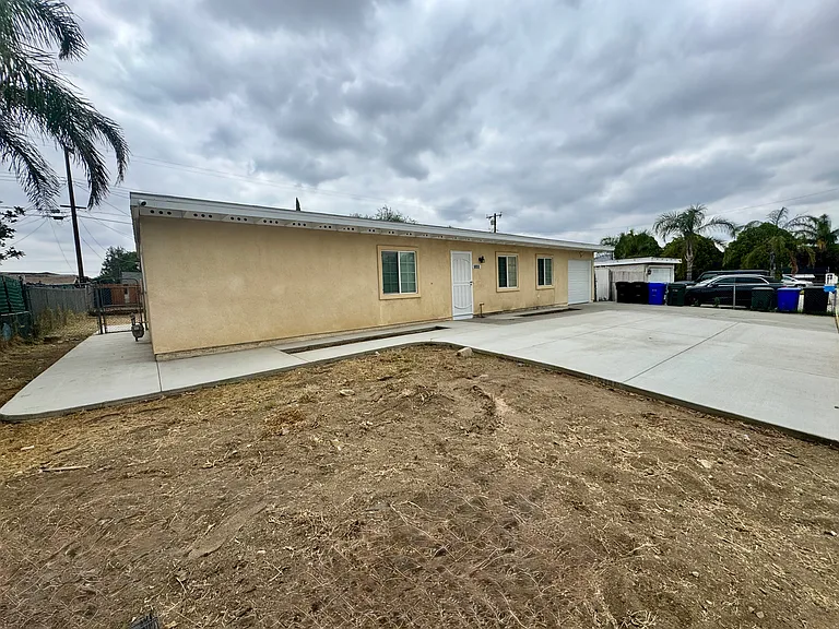 9855 Almeria Ave — Photo 20