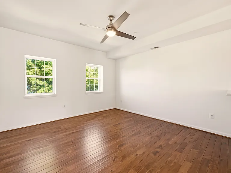 218 20th St NE #3 — Photo 9