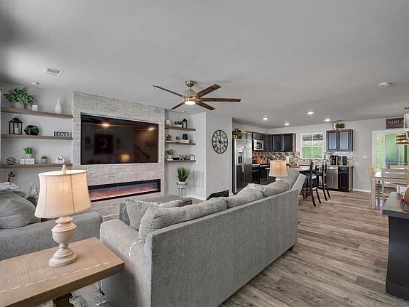 4th image of 315 Maplestead Farms Ct