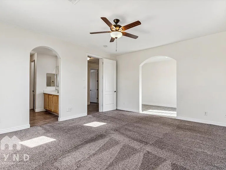 6418 S 49th Dr — Photo 14