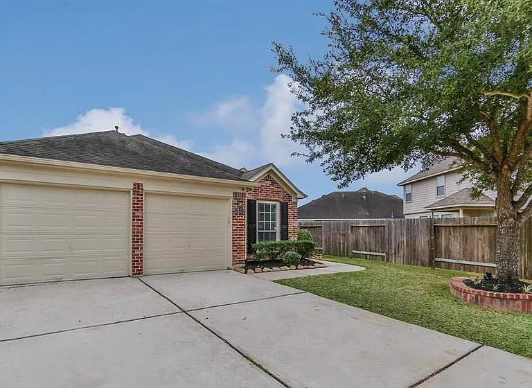 2123 Castle Gardens Ln — Photo 1