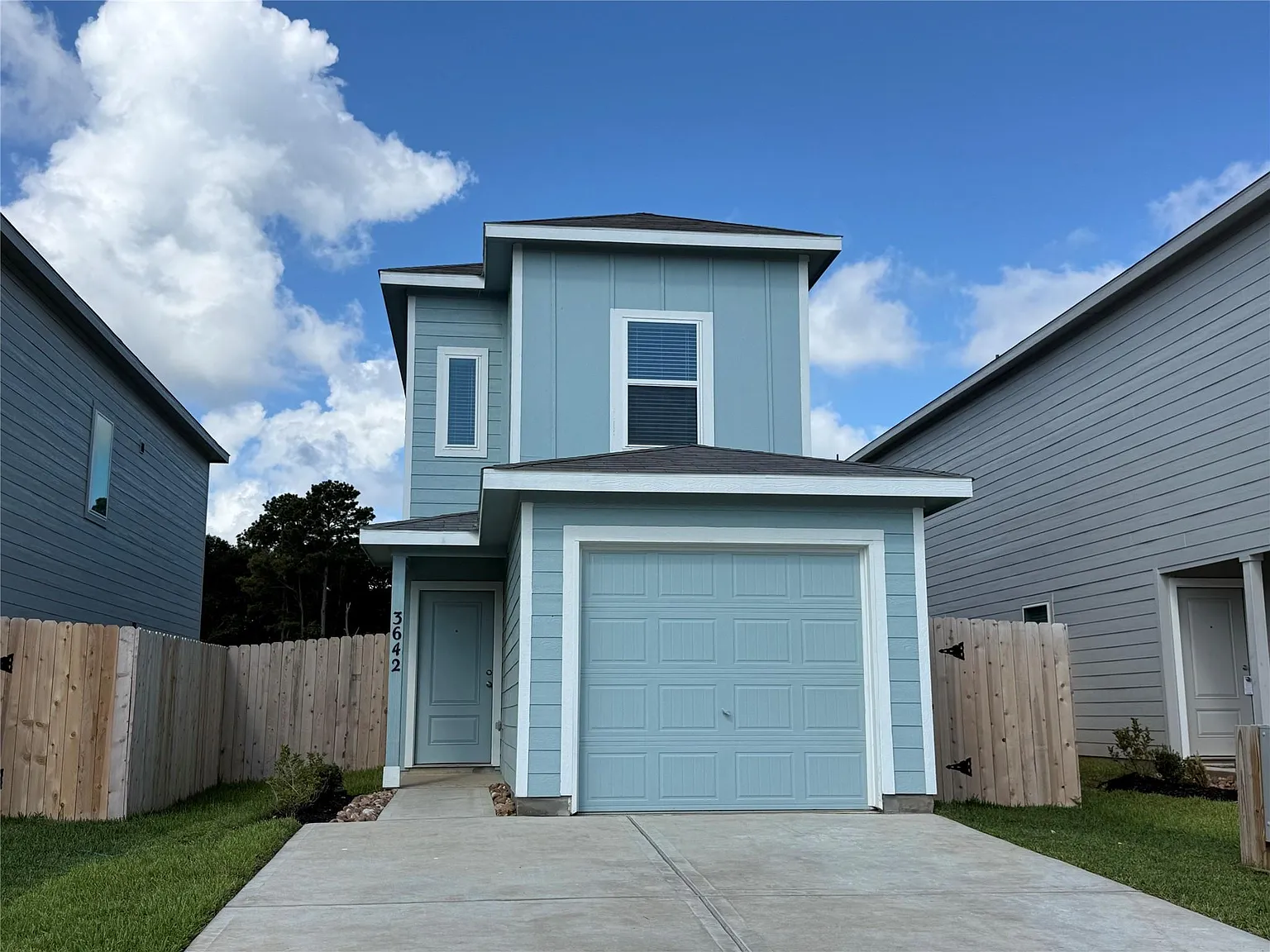 2 bed, 2.5 bath, 1013 sqft, $1,358 — Photo 1