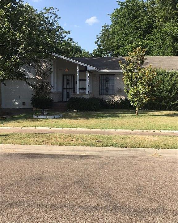1st image of 1301 Estes Dr