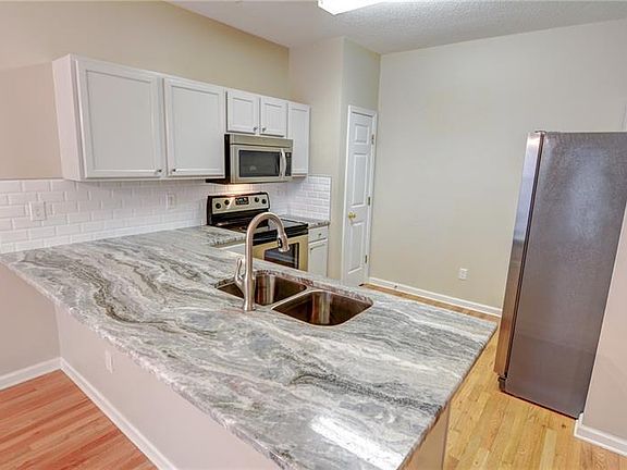 5th image of 1625 River Main Ct