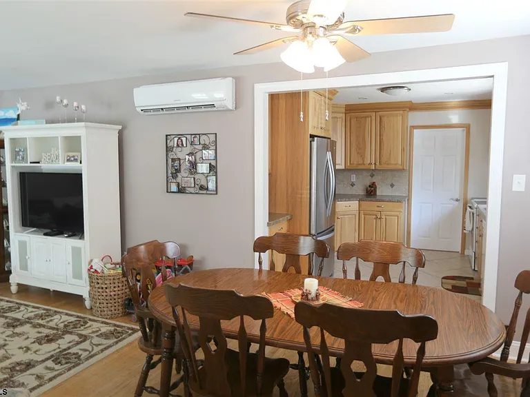 411 N Delavan Ave — Photo 9