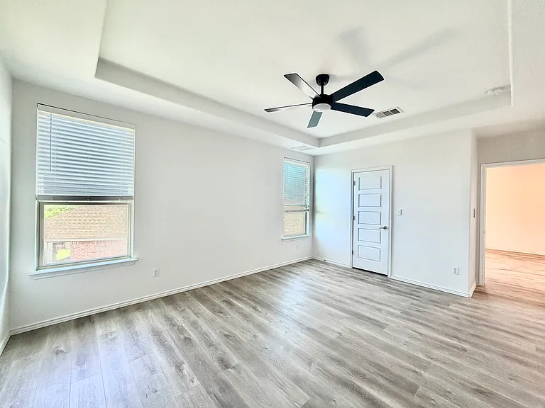 704 Gunning Cv — Photo 16