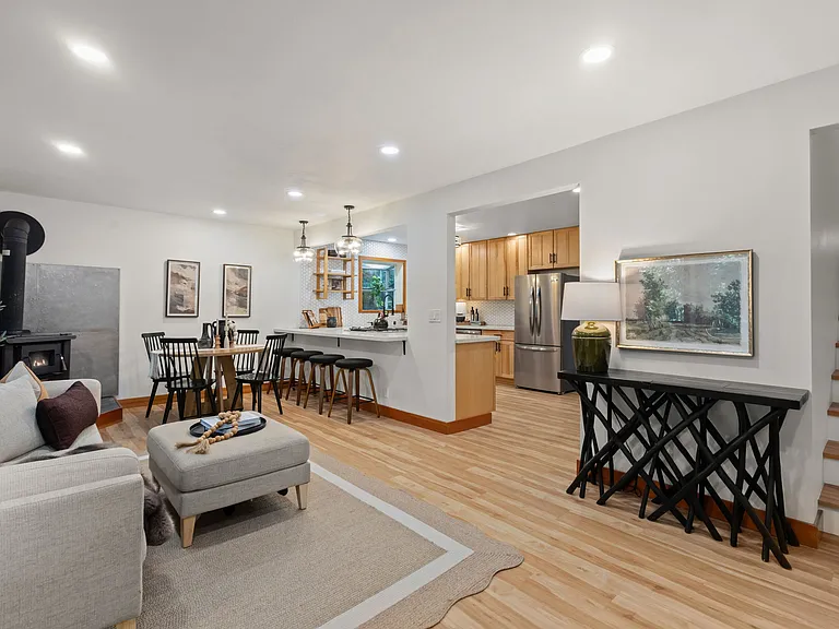 SE Black Swan Ln — Photo 10