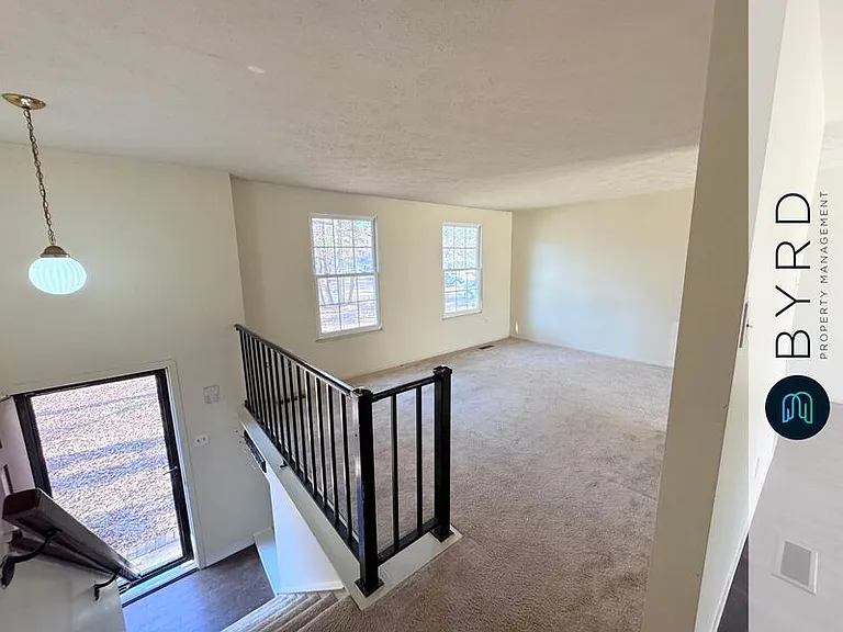 2411 Carriage Creek Rd — Photo 4