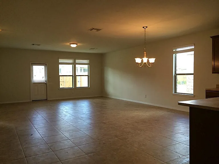 1103 Messina Ln — Photo 3
