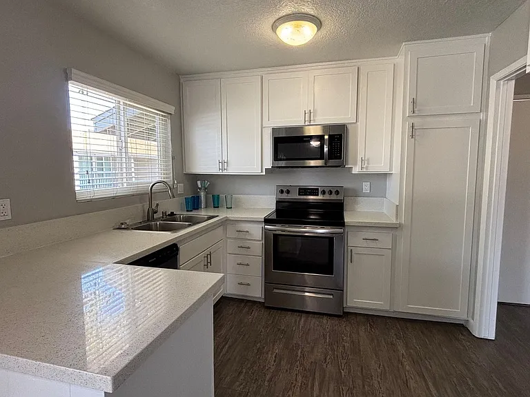 West Fifth Apartments — Photo 159