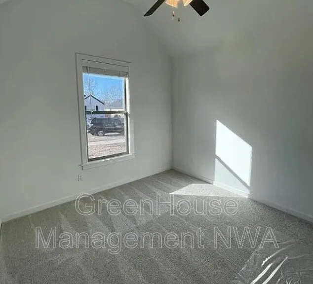 1574 Pershing St — Photo 17