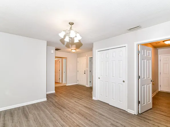 1273 Topp Creek Dr, Indianapolis, IN 46214