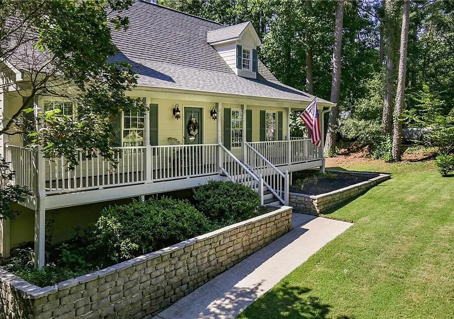 1370 Fernwood Ct — Photo 4