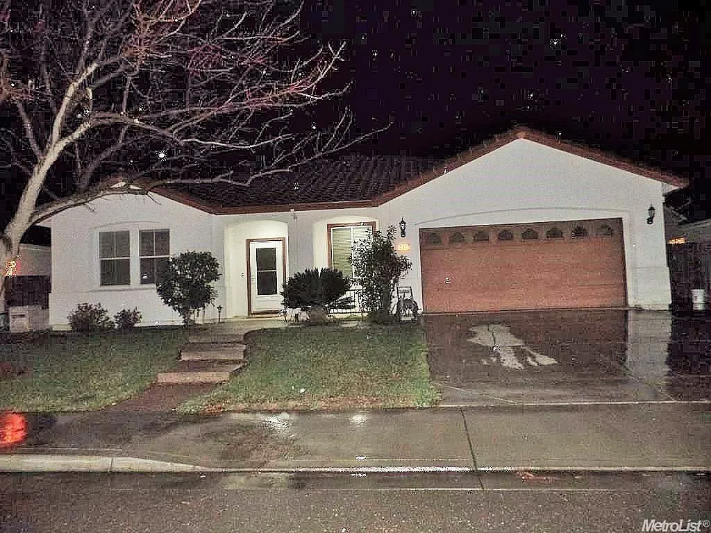 546 Osprey Dr photo 1