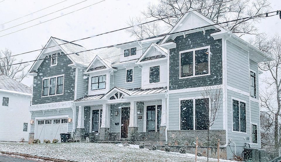 1st image of 109 Elmar Dr SE