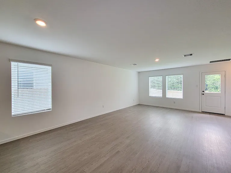 25588 Rose Creek Dr — Photo 16