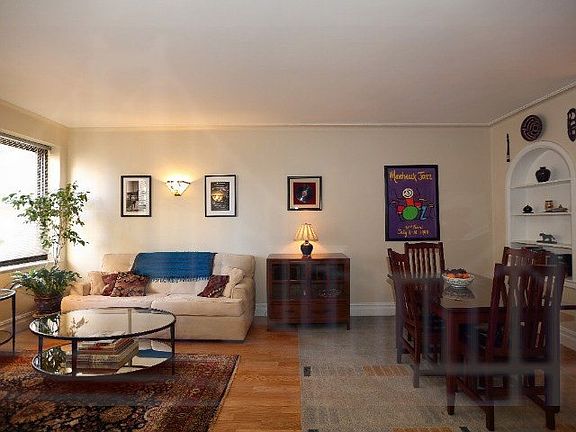5th image of 200 Pinehurst Ave APT 2D