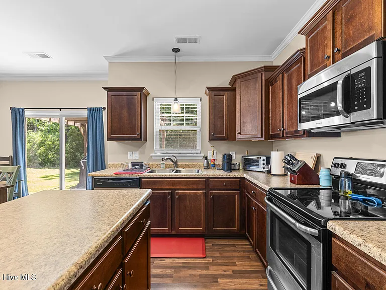 260 Breakwater Dr — Photo 16