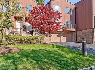 4 Sutton Pl #2, Englewood, NJ 07631