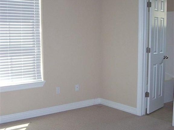 5th image of 1121 Avenue H APT B
