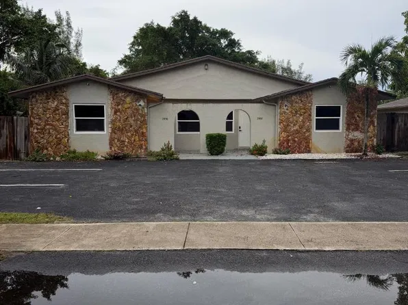 2950 SE 2nd St, Boynton Beach, FL 33435
