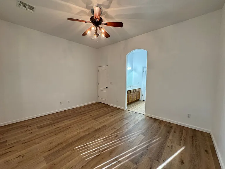 2772 Broadmoor Dr — Photo 16