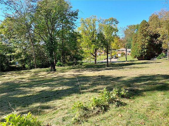 5th image of 623 Fort Couch Rd