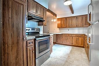 5th image of 9636 Lowell Ave