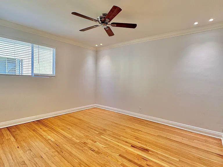 3172 S Barrington Ave #102 — Photo 10