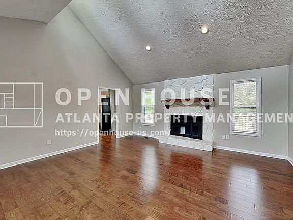 3rd image of 1168 Norfolk Dr NW
