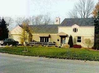 631 Manitou Dr, Maumee, OH 43537