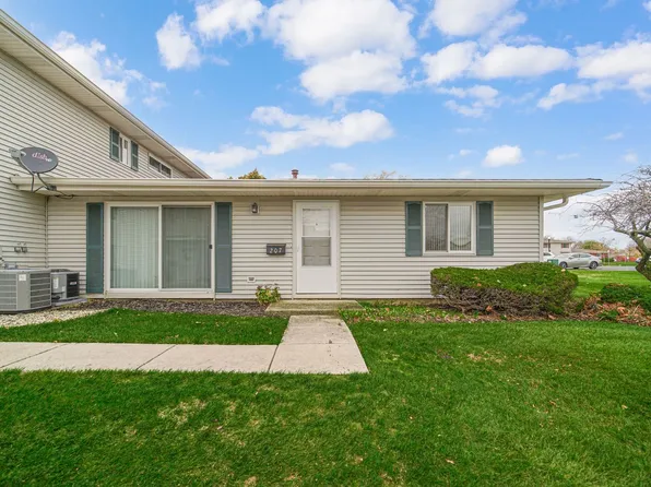 207 Barcliffe Ln, Schaumburg, IL 60194