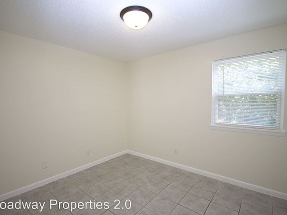 4th image of 18 Bearwood Dr APT E