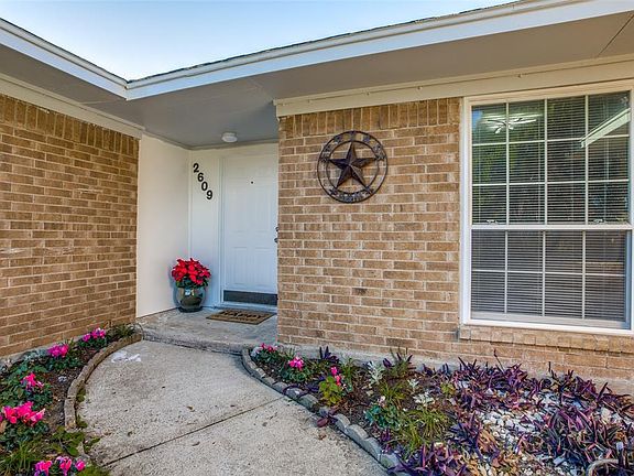 3rd image of 2609 Spiceberry Ln
