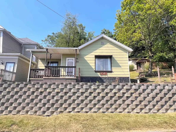 105 E Knotts Ave, Grafton, WV 26354