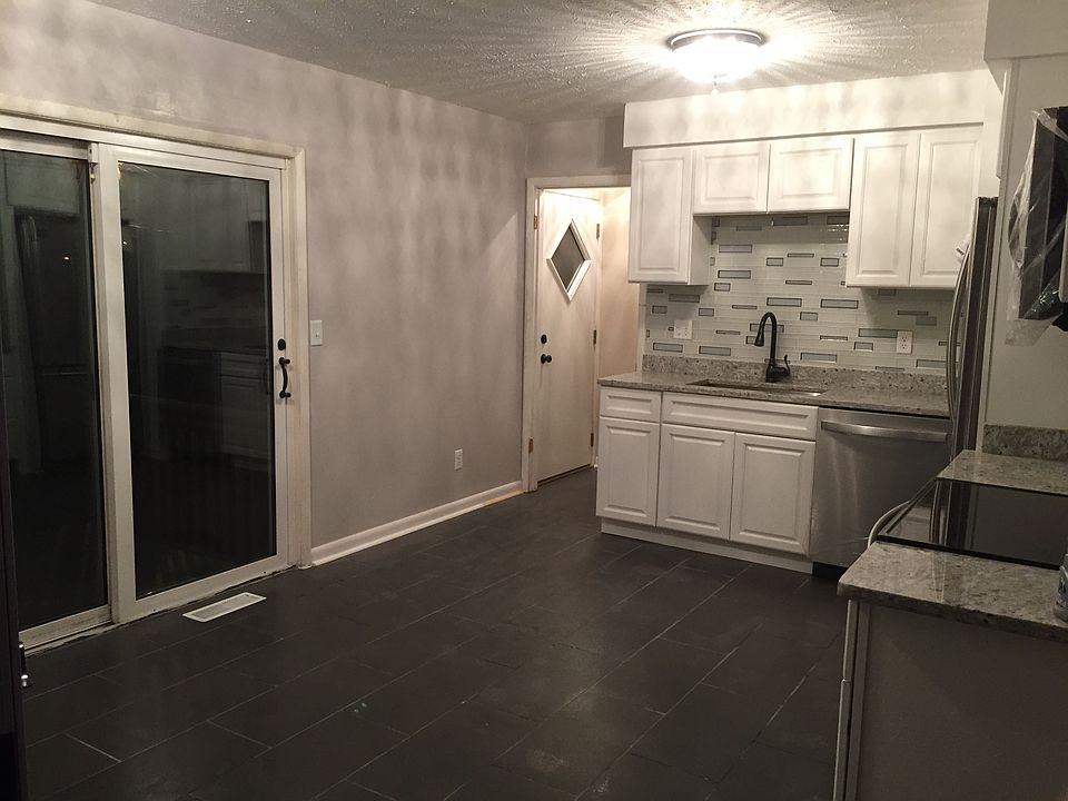 1st image of 585 Stonehaven Dr