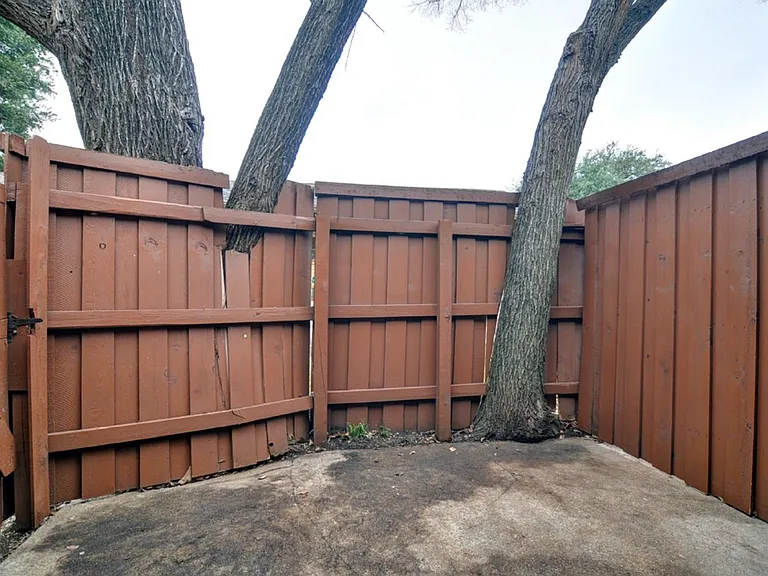 5700 Cedar Creek Dr — Photo 16