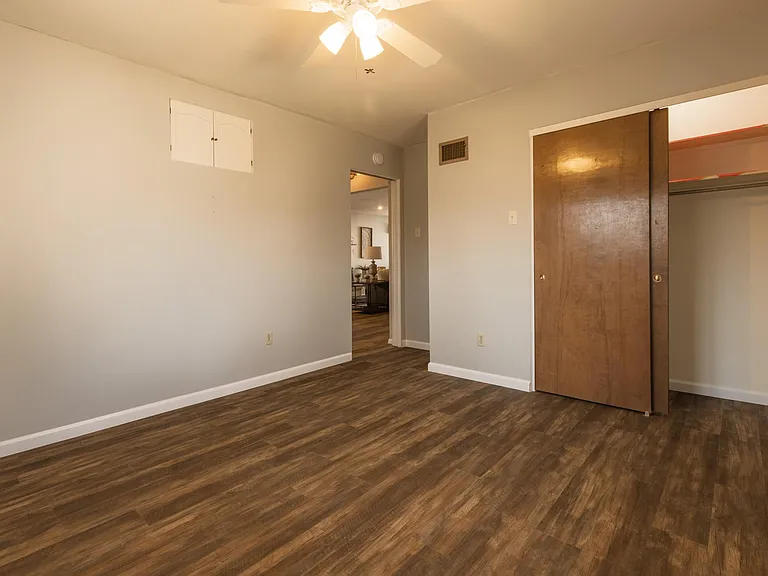 356 W Loretta Ave — Photo 17