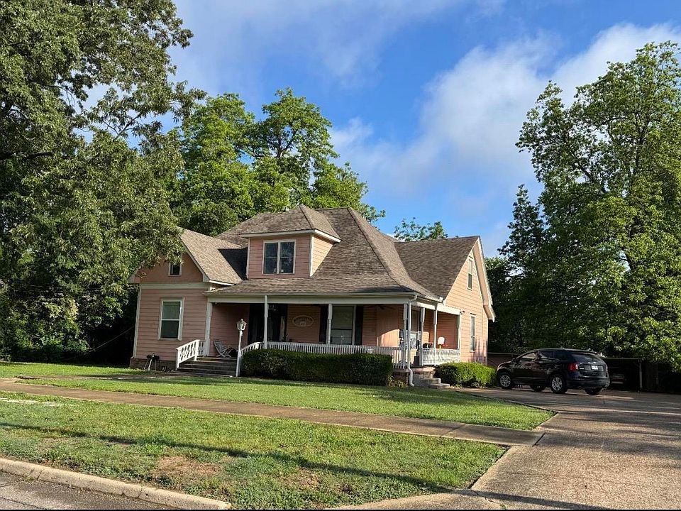 1st image of 622 W Oak Ave