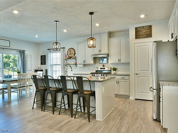 3rd image of 37 Germaine Cir