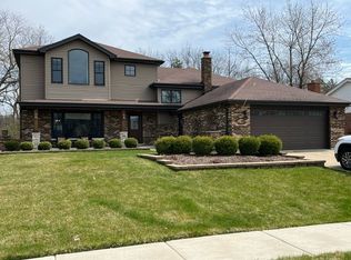 8237 Meadowwood Ave, Woodridge, IL 60517