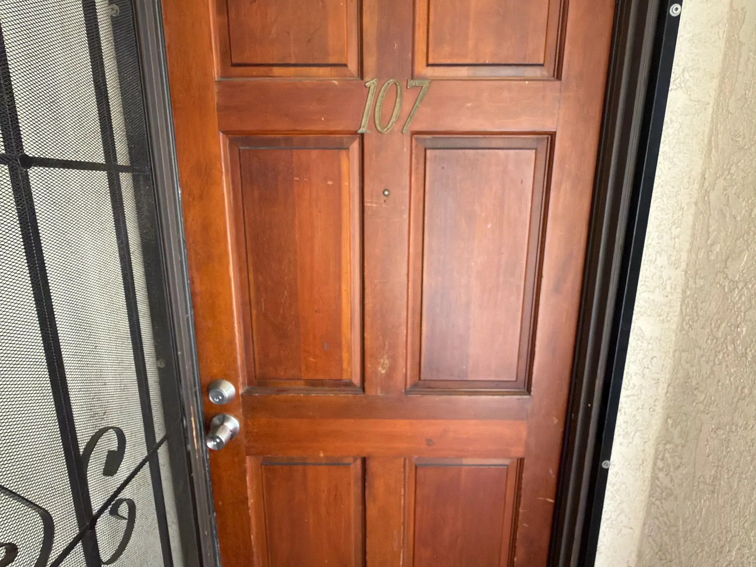 814 E Windsor Rd — Photo 2