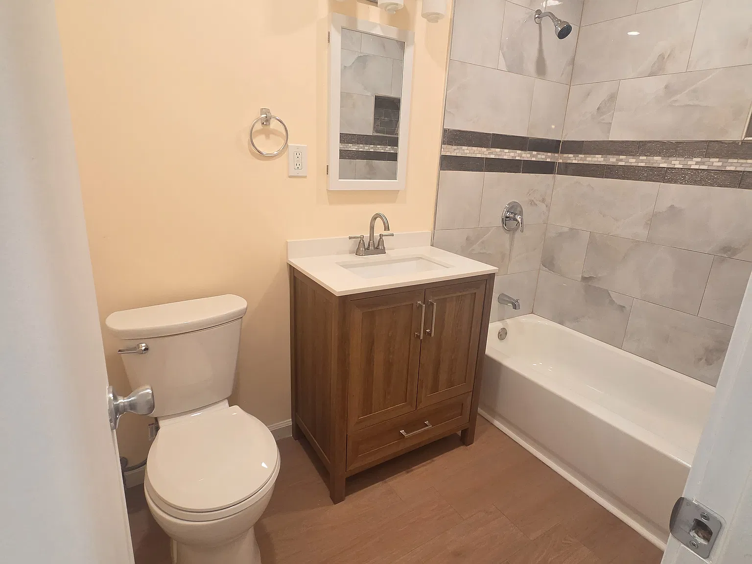 2 bed, 1007 sqft, $2,450 — Photo 4