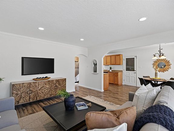 4th image of 8775 Sunset Ave