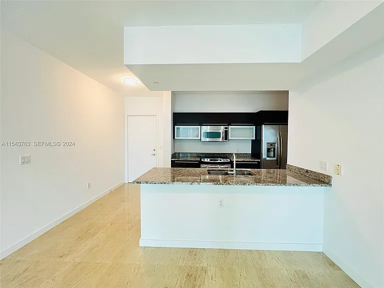950 Brickell Bay Dr — Photo 4