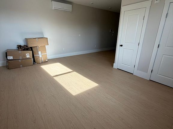 4th image of 311 Elm St #201