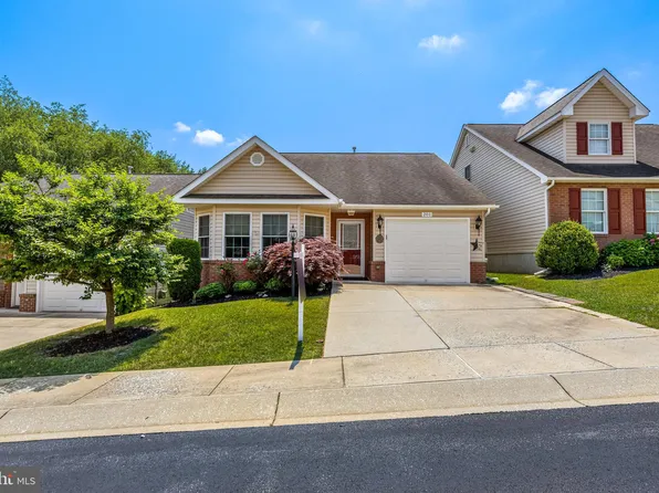 201 Frock Dr #15, Westminster, MD 21157