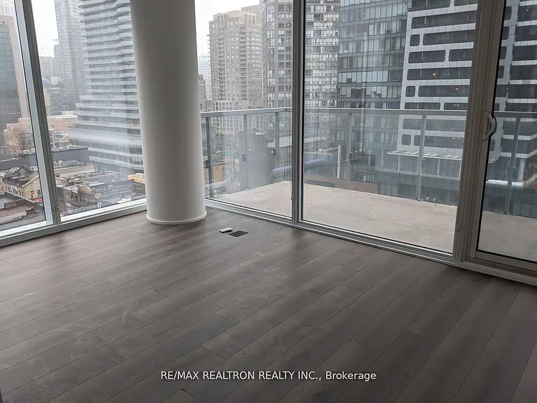 3 Gloucester St #1009 — Photo 15