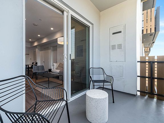 5th image of 5460 Fountain Ave #406