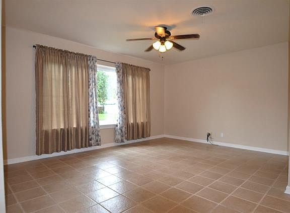 4th image of 7405 Maple Dr